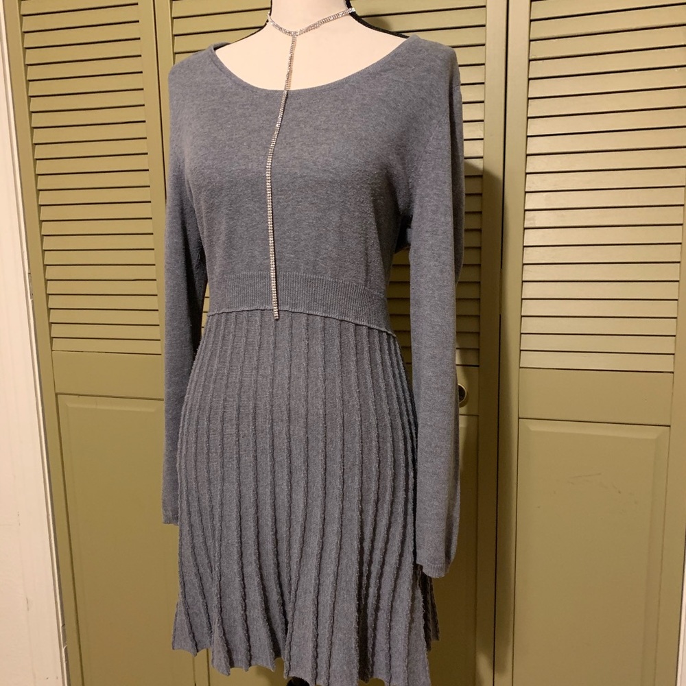 Simply elegant sweater dress! 👗
